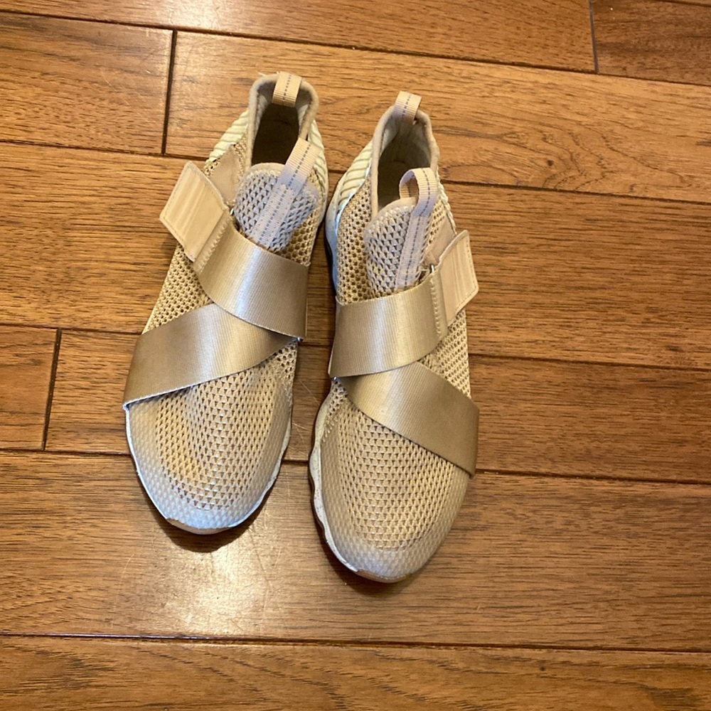 Women’s Sorel Kinetic Tennis shoe size 8